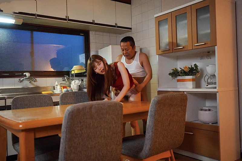 Con gái bị chồng yêu mới của mẹ làm tình mỗi ngày, cho dù đã có người yêu