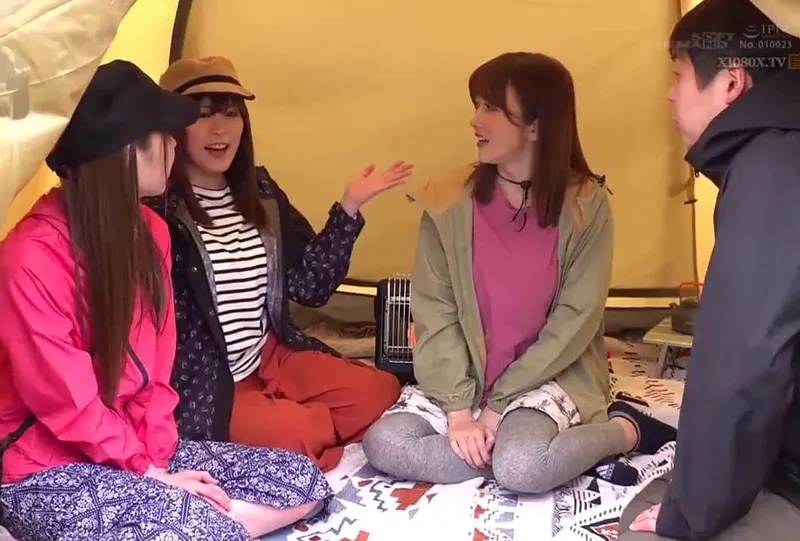 Chuyện lạ đời, ông xã thay người vợ đi cắm trại với mấy cô bạn của vợ ở khu phố…